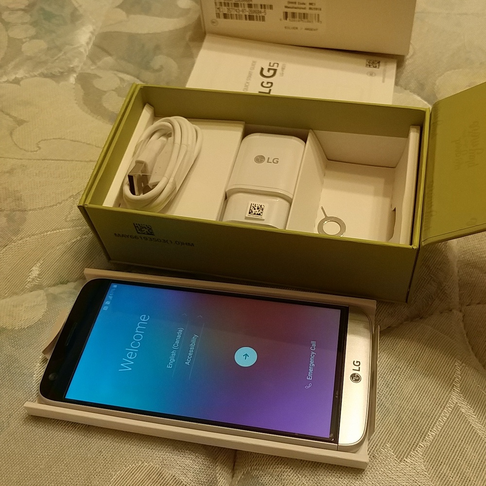 LG G5 (Unlocked) with Accessories
